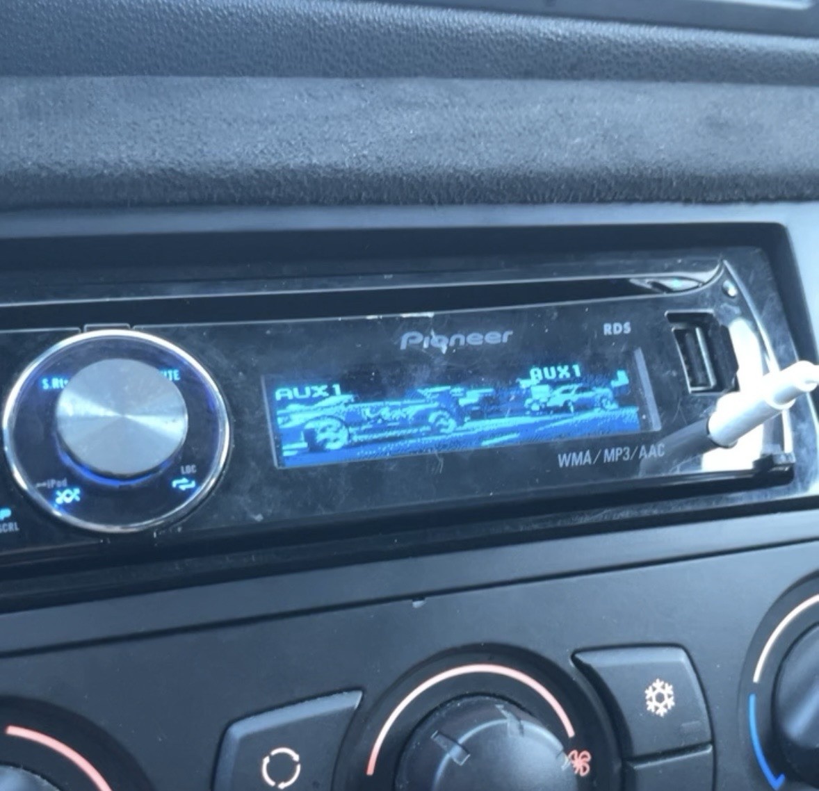 Old School Pioneer Defaceable CD Player Radio With USB Working Deh-p5100ub