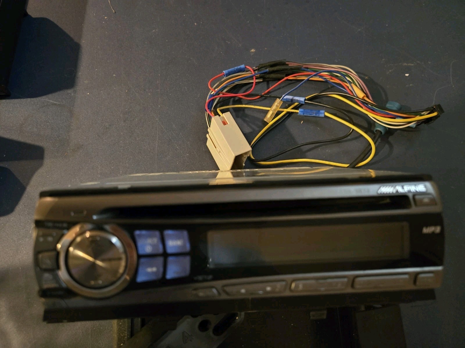 Alpine Cde-9872 Car Stereo Mp3/cd With Harness Untested Good Condition