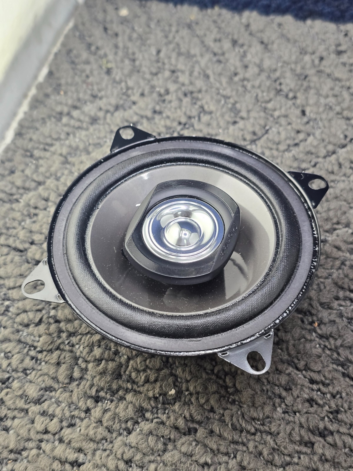 (1 Pair) Pioneer TS-F1035R 4″ 2-Way Coaxial Car Audio Speakers 150W/20W 4-Ohm