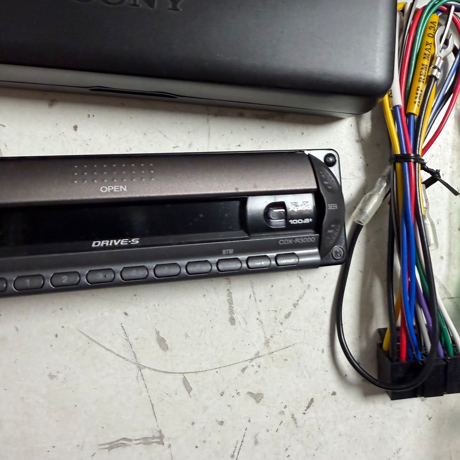 Sony Xplod CDX-R3000 Black Gray FM/AM Compact Disc Player Car Stereo Head Unit