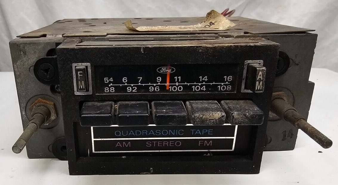 Ford Motorola AM/FM Quadrasonic 8-Track Tape Radio D8AF-19A188-AA / 5FD4804 -OEM