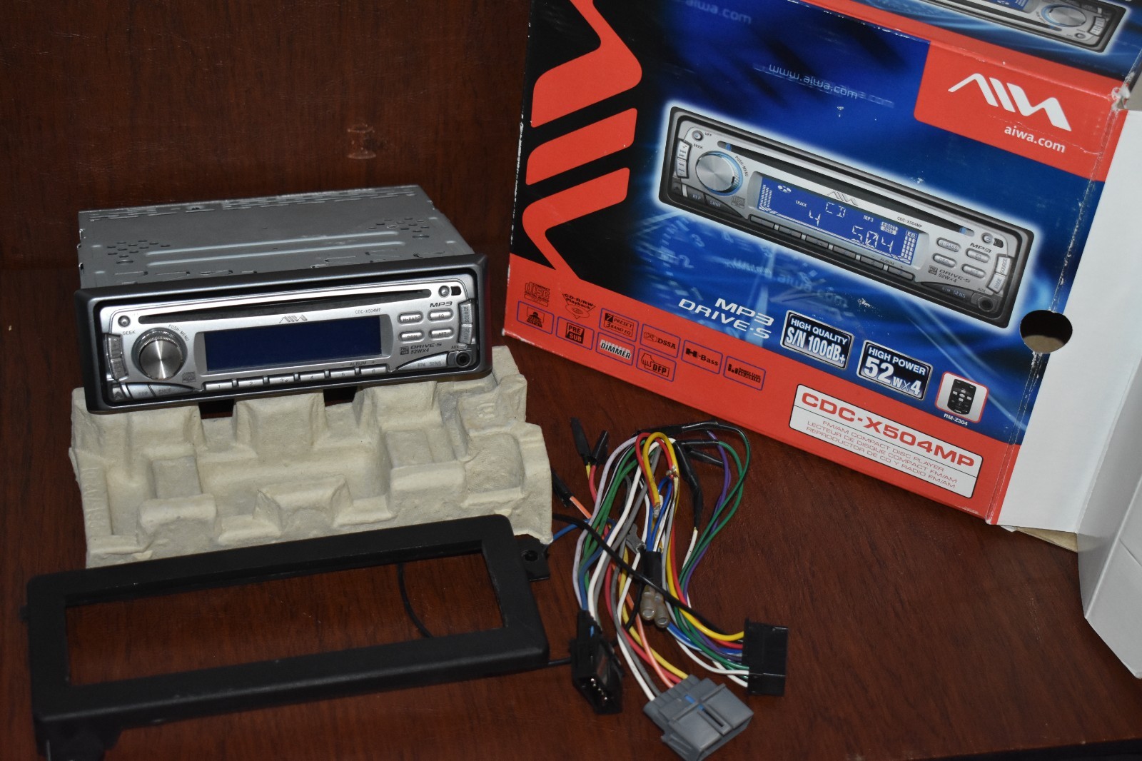 Aiwa CDC-X504MP FM/AM/CD/MP3 Player In Dash Receiver, in box. (BC)