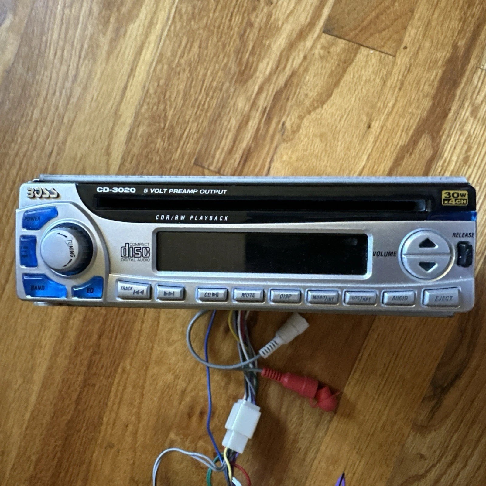 Boss Cd-3020 CAR AUDIO STEREO AM/FM CD IN DASH CD Used.