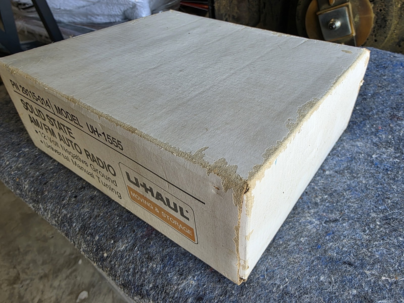 U-Haul UH-1555 Solid State AM/FM Auto Radio Manual Tuning 12V Negative Ground
