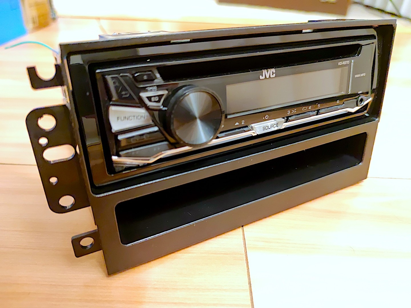 JVC KD-R370 Car Stereo Radio CD MP3 WMA AUX 3.5mm +Extender +Wire Harness Tested