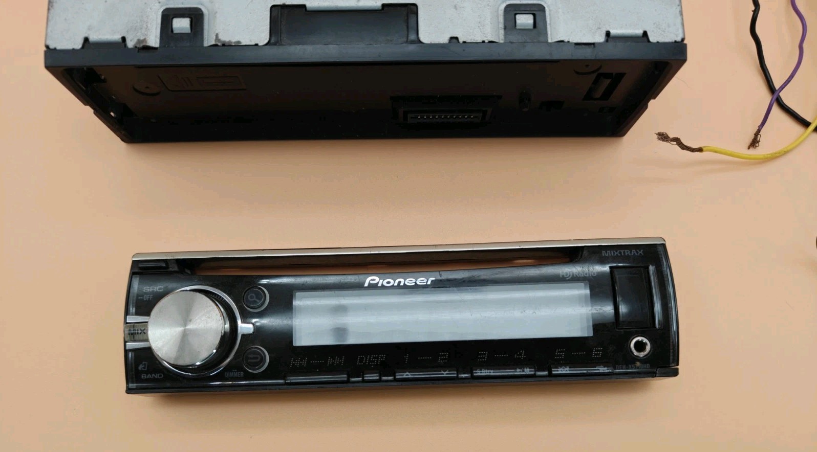 Pioneer DEH-X5710HD CD HD Radio USB AUX Car Stereo Receiver For Parts/Repair