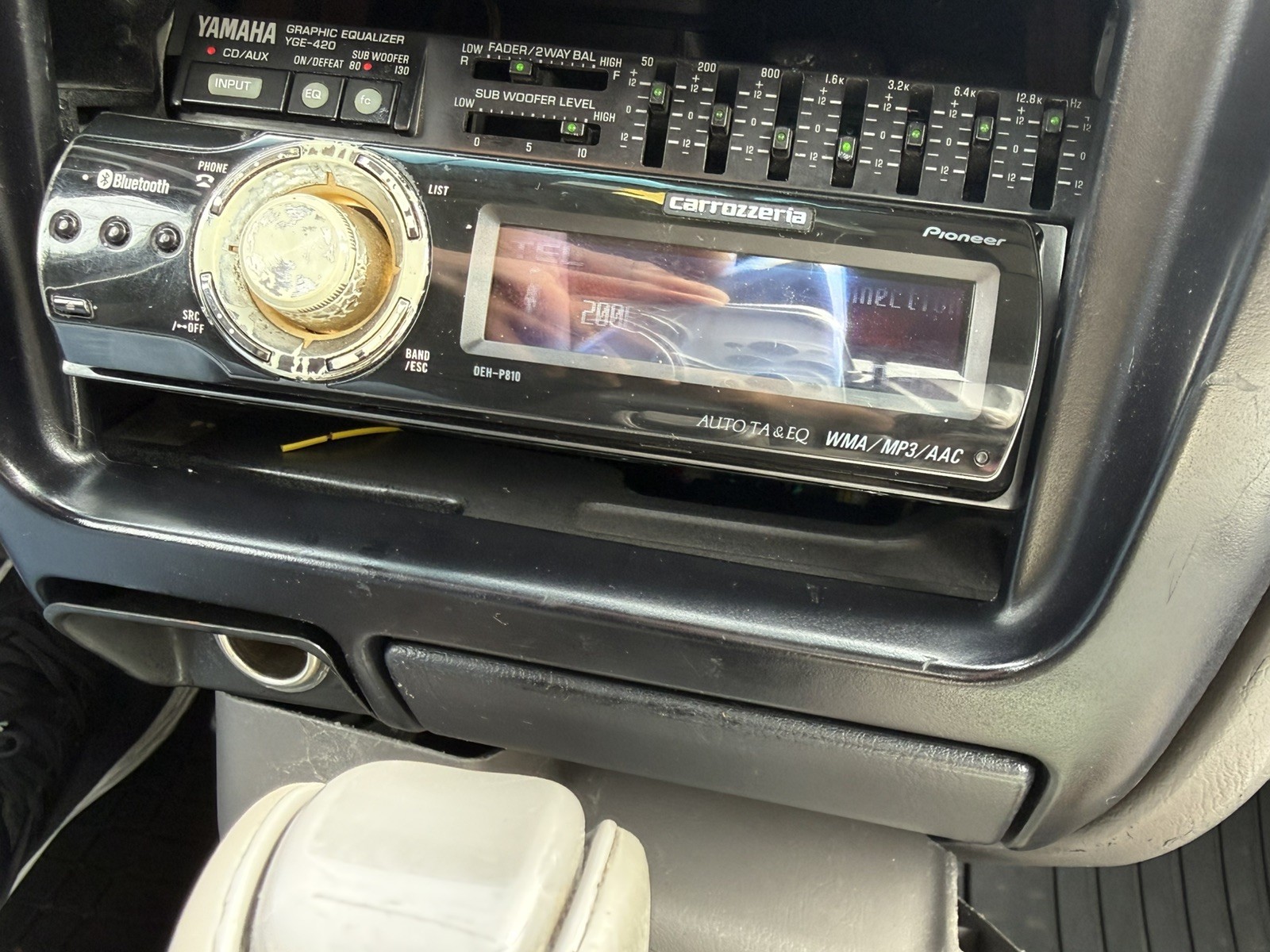 FOR PARTS or FIX. Pioneer DEH-P810 Carrozzeria CD player Bluetooth. NO RETURN