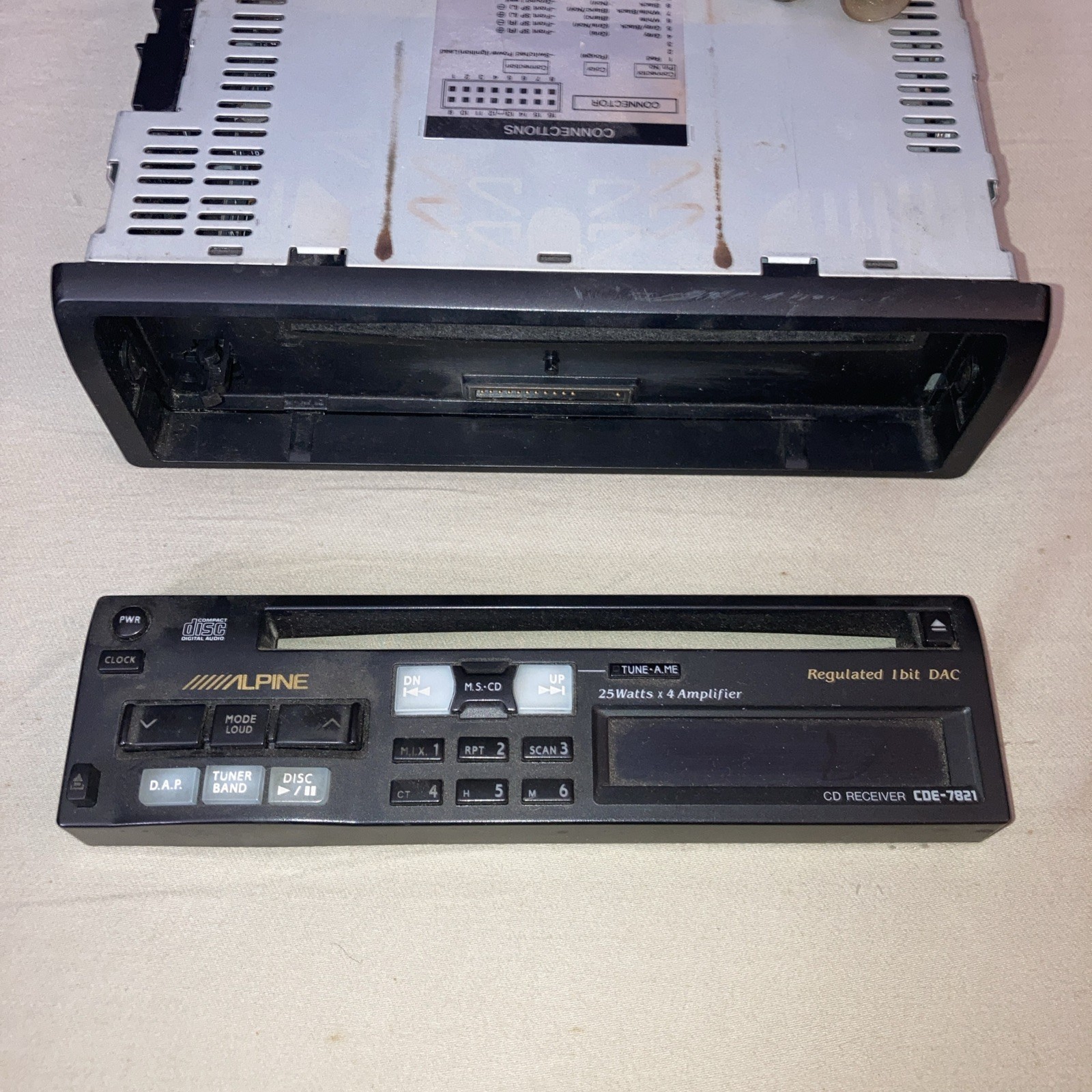 Alpine CDE-7821 CD Player Detachable Face Tuner Band Mode Loud D.A.P 25Wx4 1 DIN