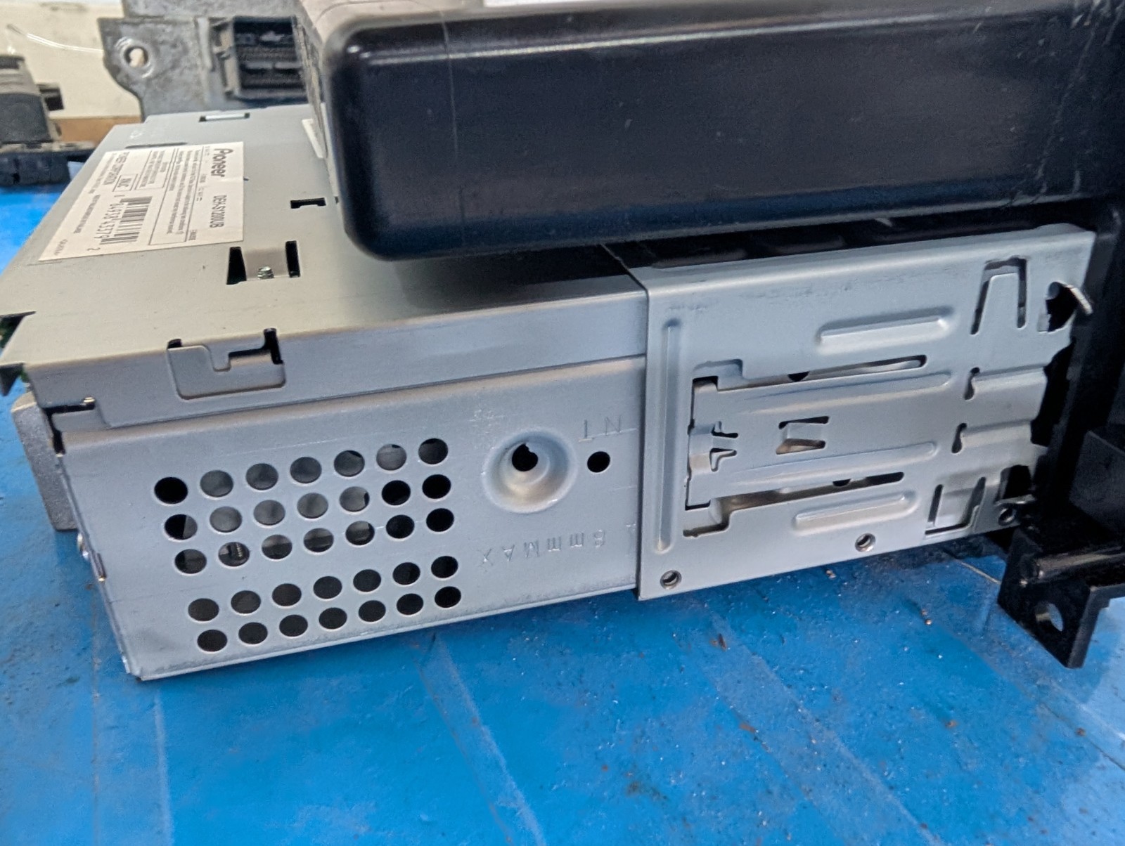 Pioneer DEH‑S1200UB + Axxess XSVI‑6522‑NAV + ASWC‑1 Plug‑and‑Play Chrysler Dodge