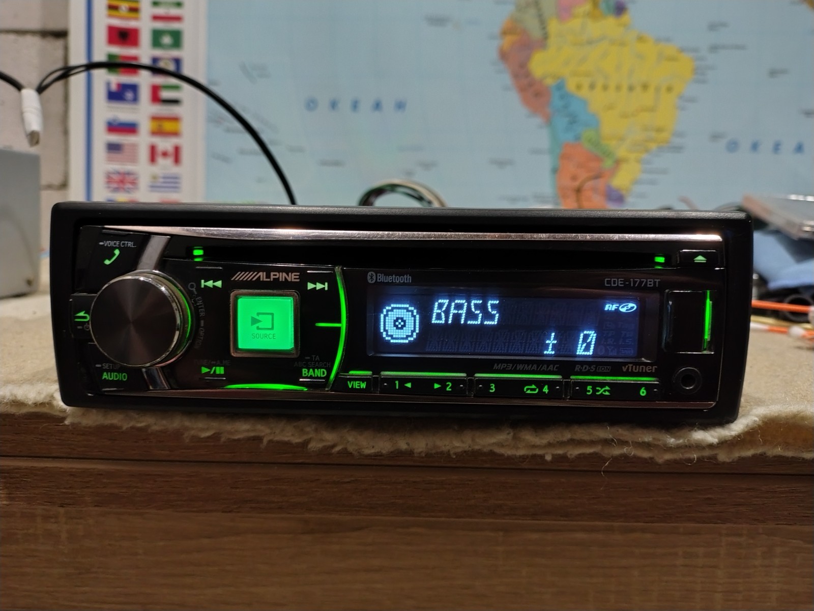 Alpine CDE-177BT Car Stereo CD Media Receiver Fully Working Great Shape