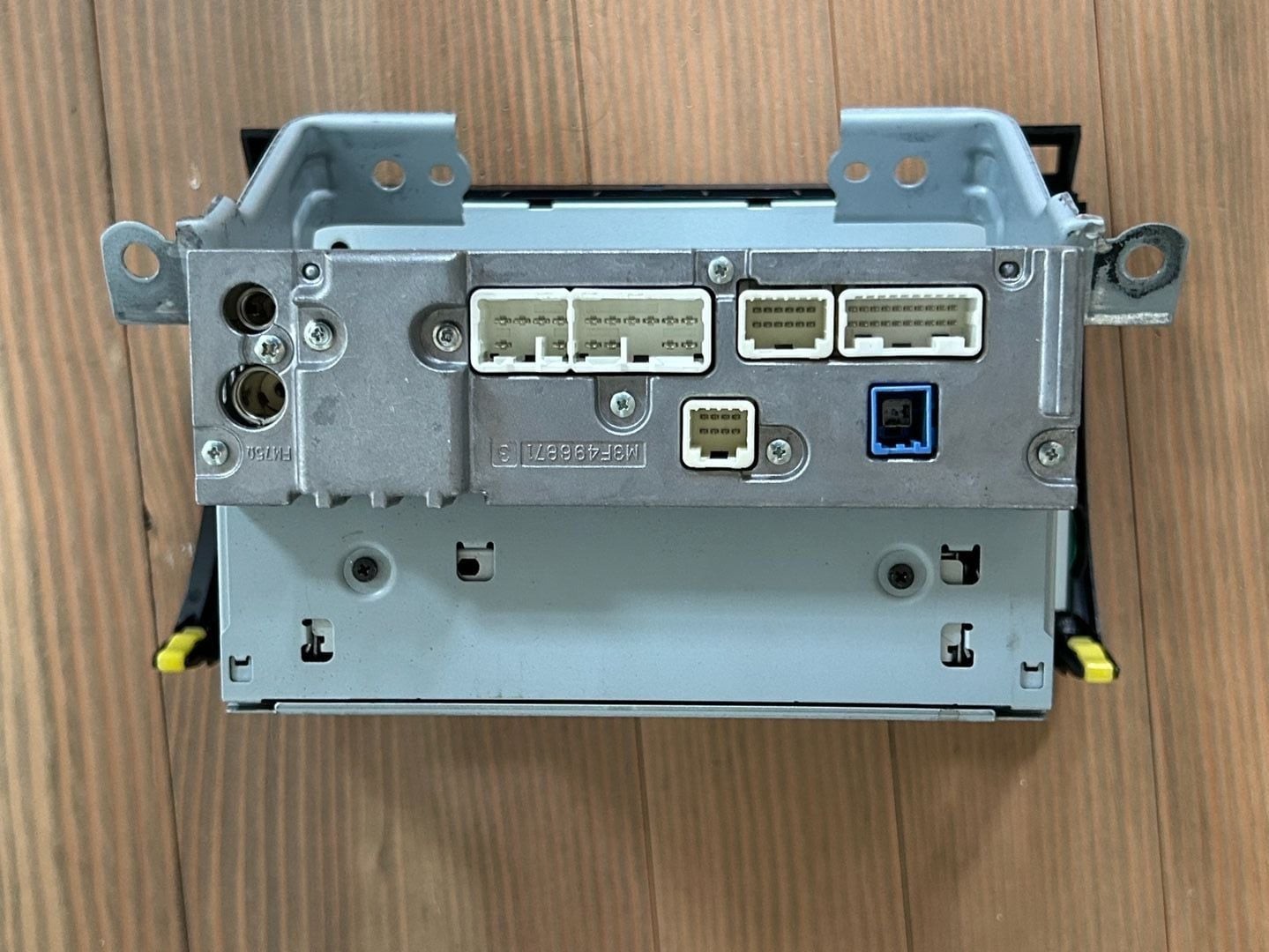 Toyota Tundra OEM AM/FM CD MP3 Radio Receiver, Model 86120-00290