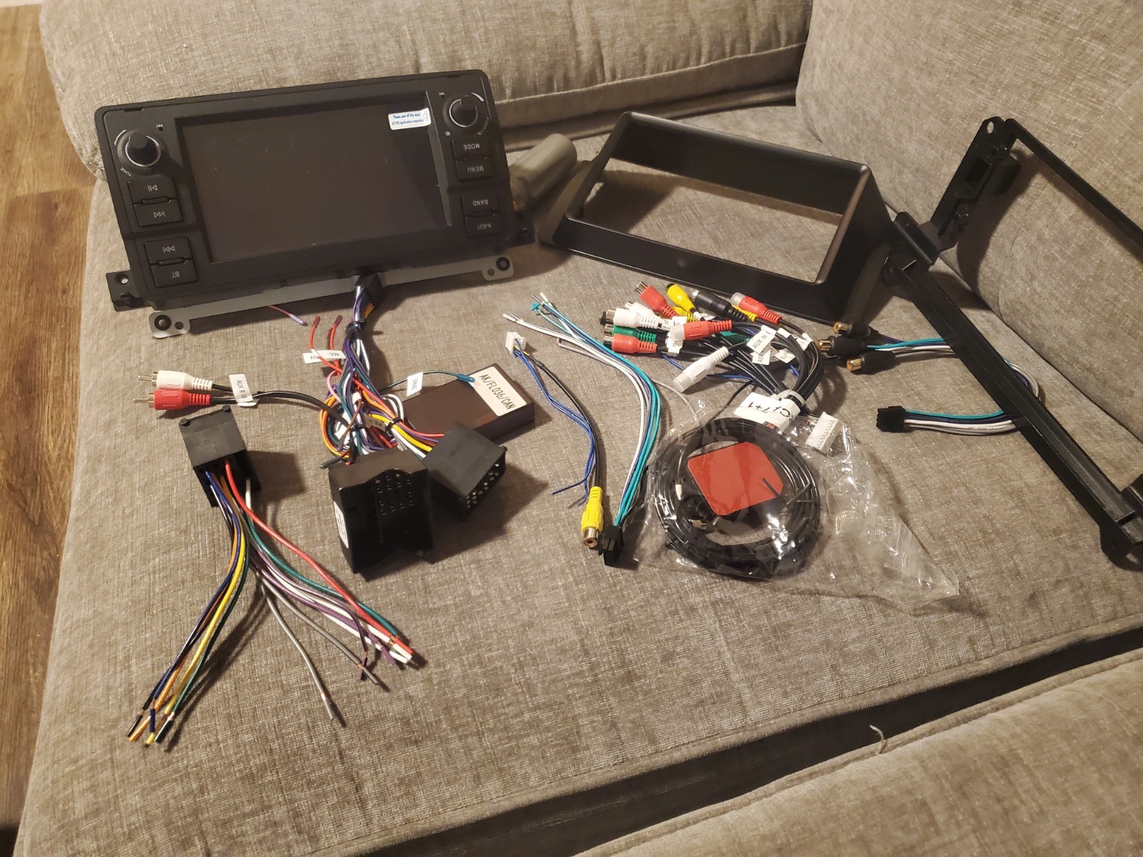 In-Dash Car Stereo Head Unit Touchscreen w/ Wiring Harnesses & Dash Trim Bezel