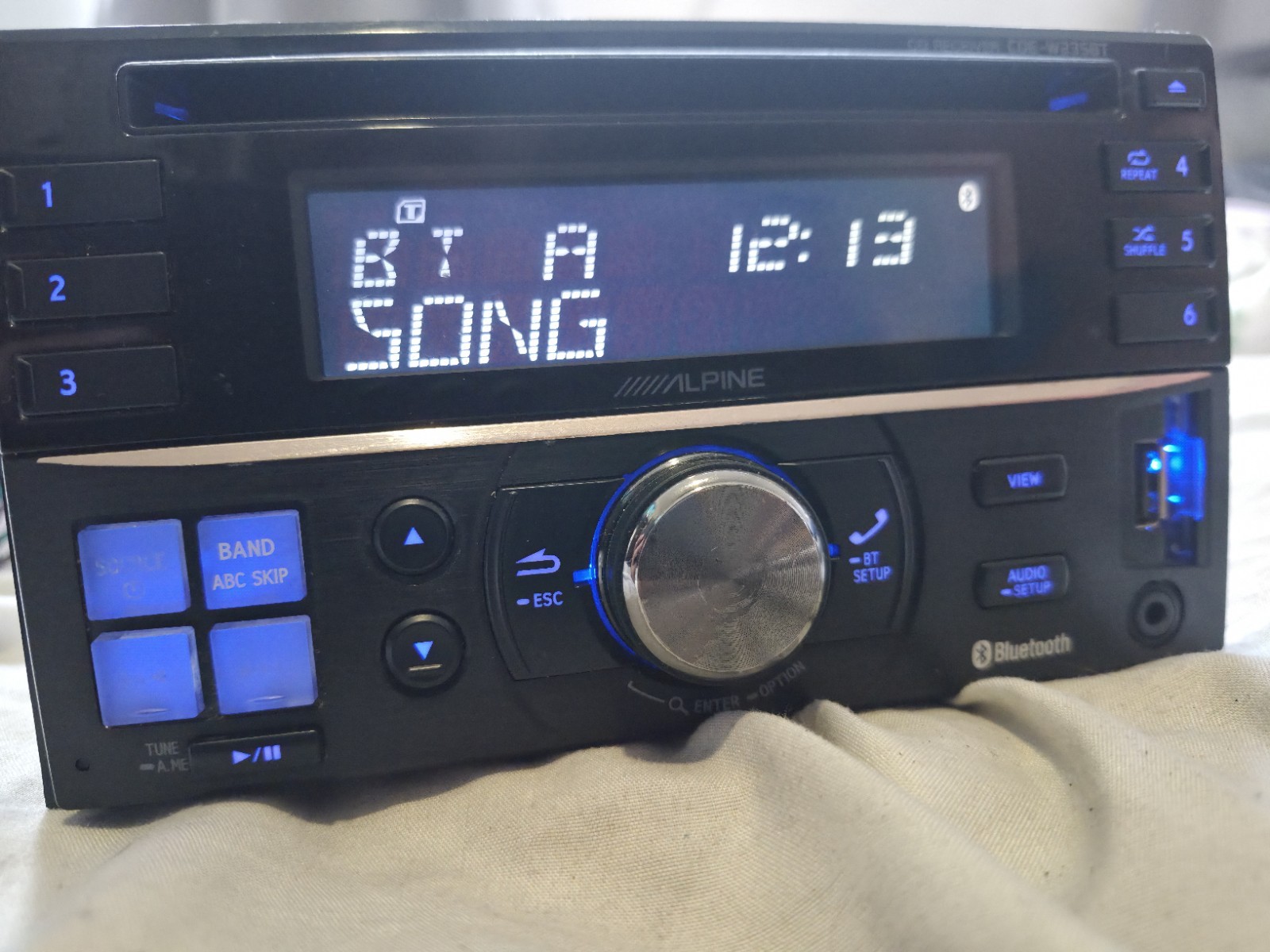 Alpine CDE-W235BT Double Din Bluetooth CD Player Aux Usb *No Touchscreen*