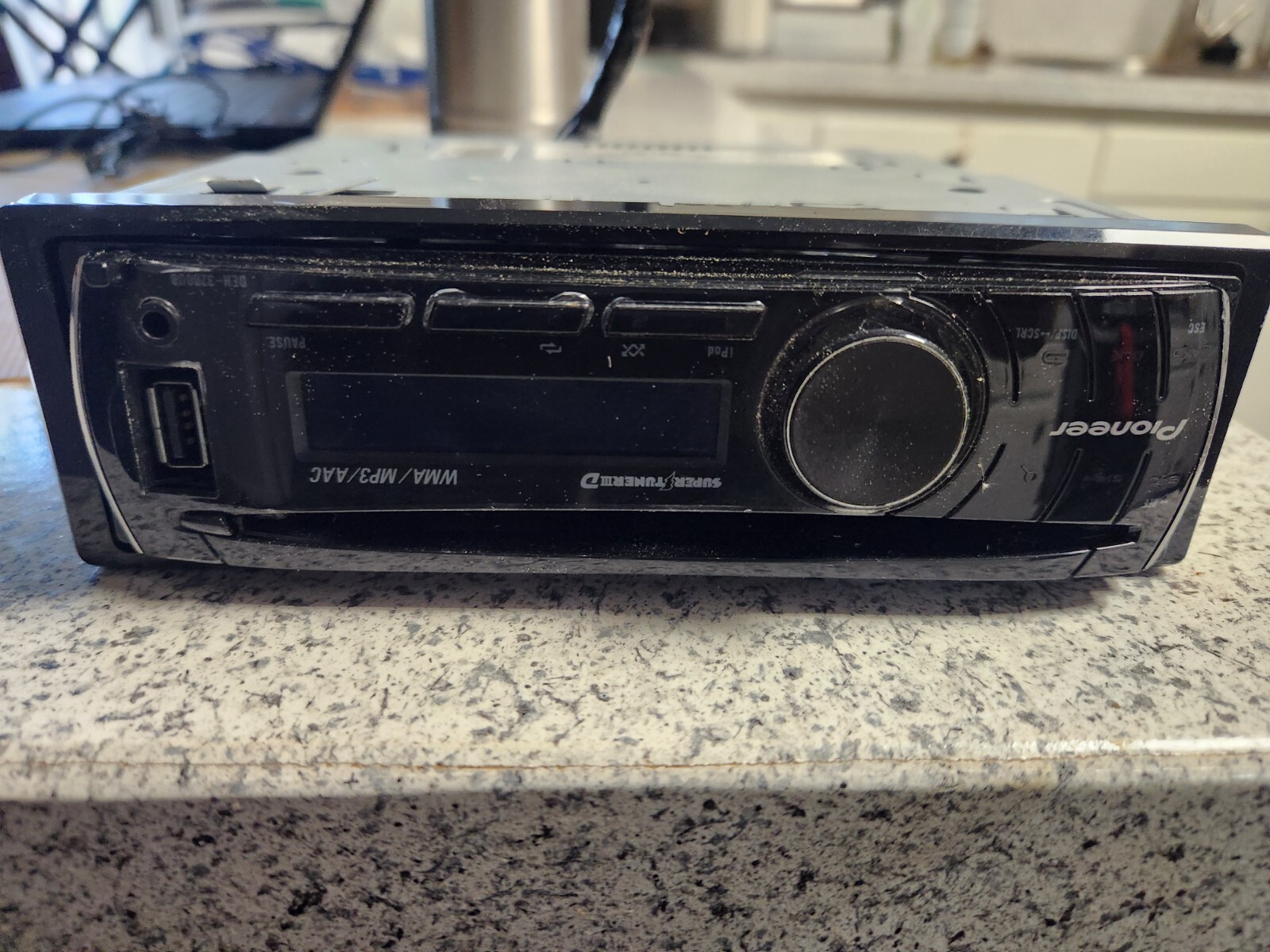 Pioneer DEH-3200UB CD Player/USB In Dash Receiver