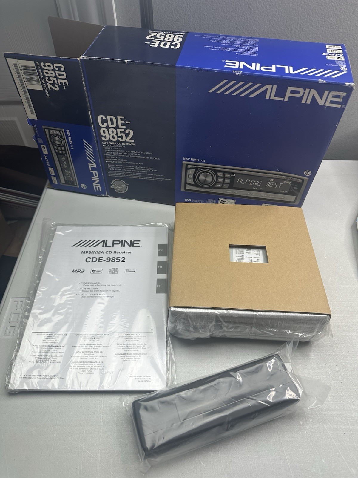 Alpine Car Stereo MP3/WMA CD player Receiver Cde-9852 Opened Box