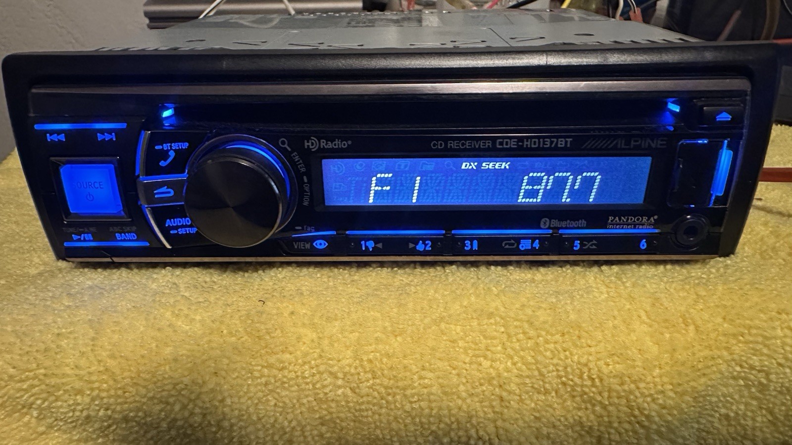 Alpine CDE-HD137BT Car Stereo Bluetooth, USB,Aux, CD Player Used Works Great