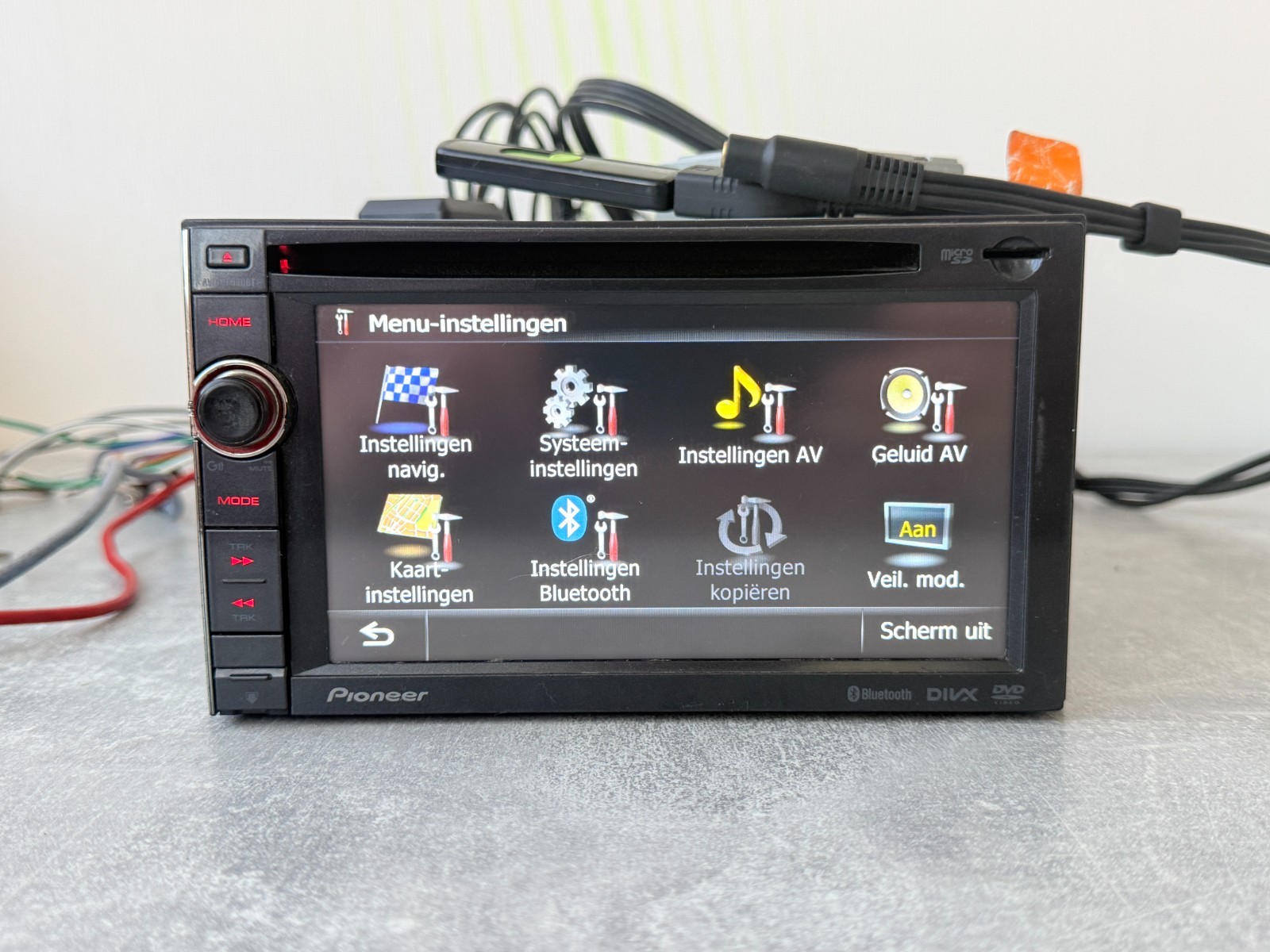 Pioneer AVIC-F930BT 6.1″ 2DIN GPS Navigation Bluetooth DvD CD Multimedia Car Ste