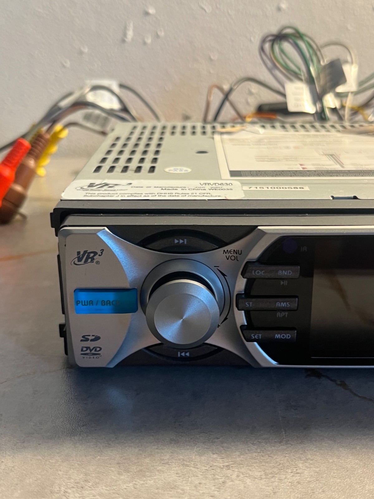 Virtual Reality Sound Labs VRVD630 In-Dash Car Stereo Receiver DVD/CD 3-inch LCD