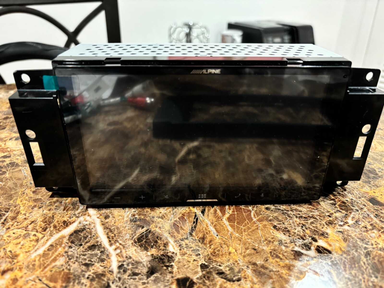 Alpine iLX-W650 7 inch Mechless In-Dash Receiver