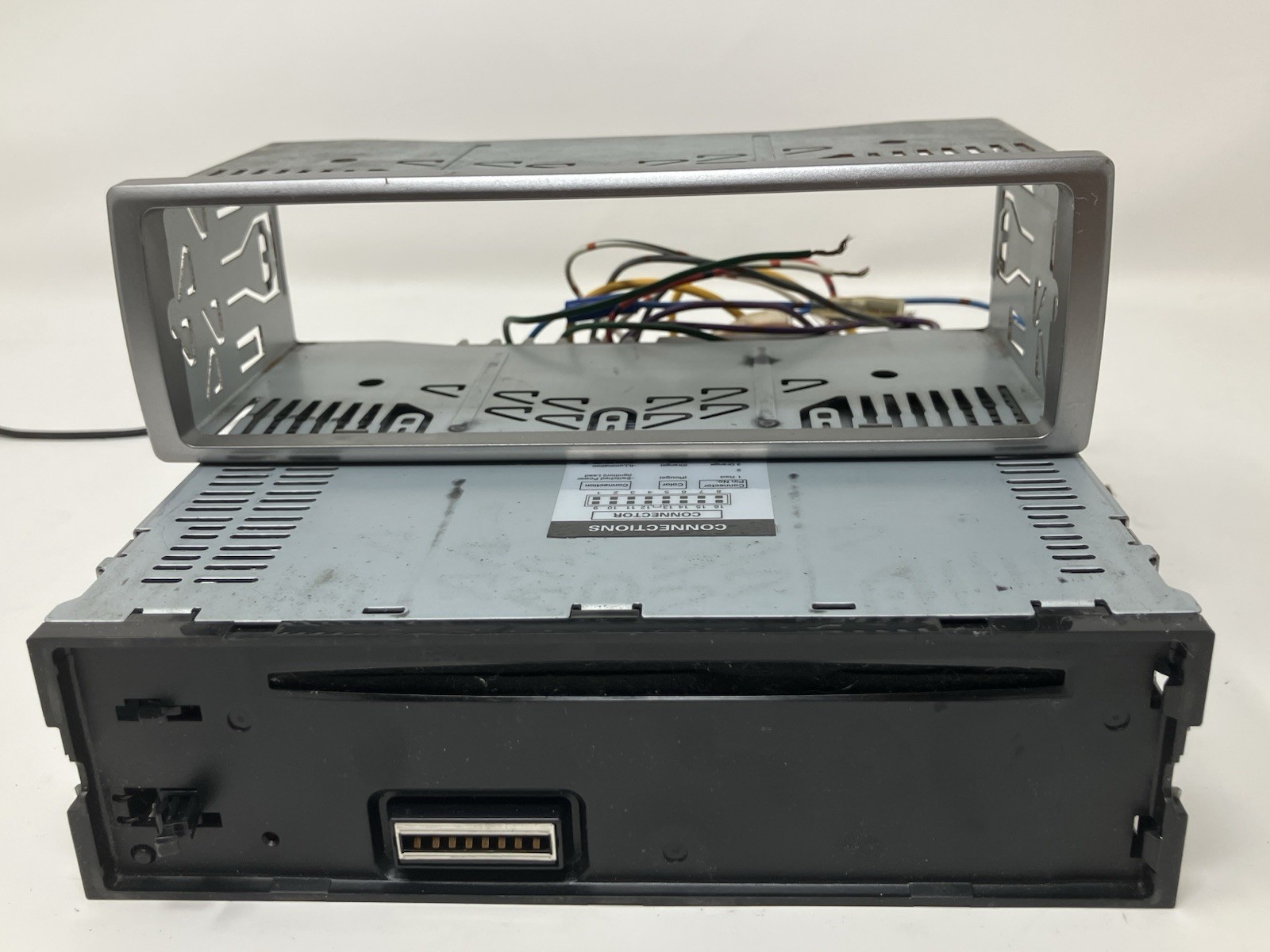ALPINE CDE-9843 Detachable Face In Dash CD Player Car Radio MP3 Receiver