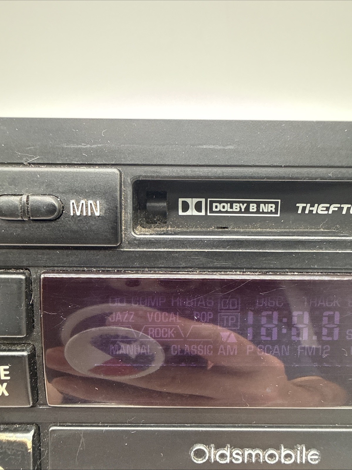 Oldsmobile Delco GM OEM Cassette player radio 95 96 97 98 99 16200753 Olds