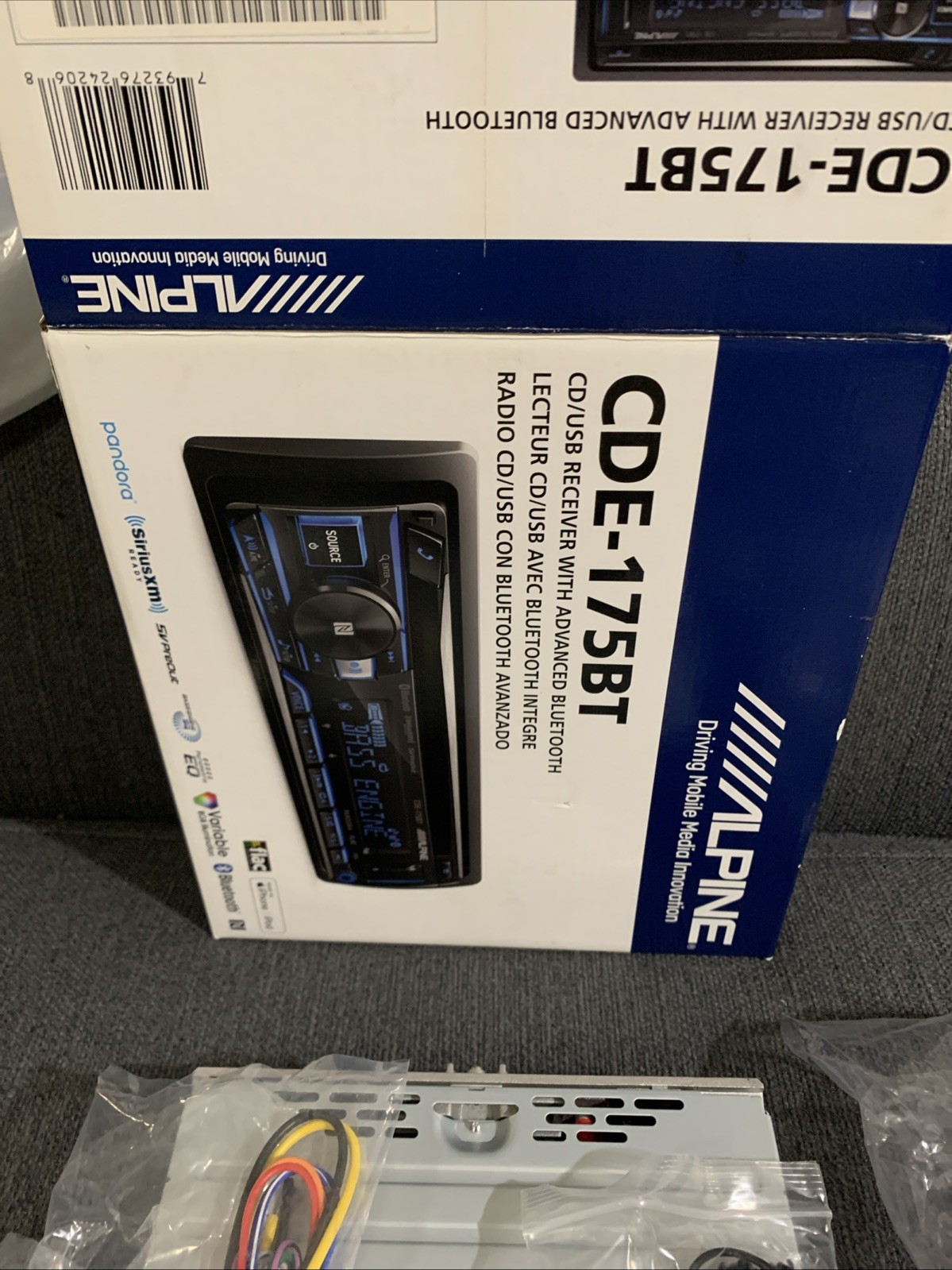 Alpine CDE-175BT CD/USB Bluetooth Receiver