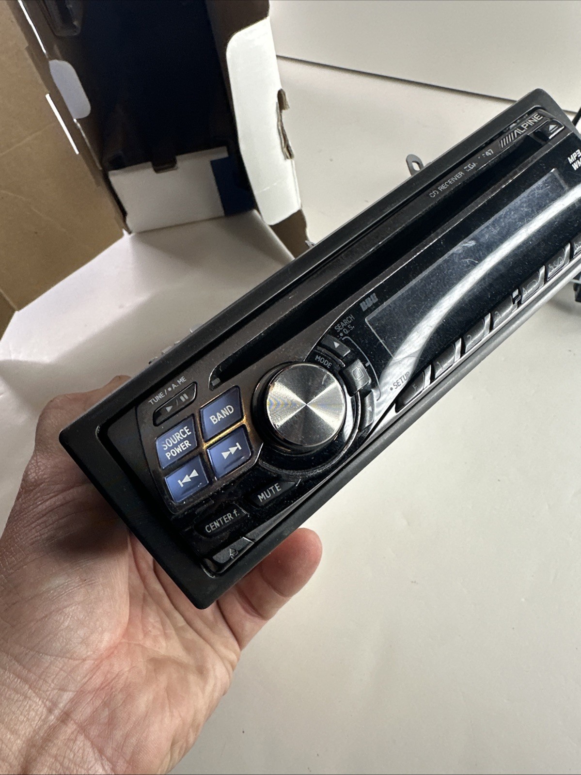 ALPINE CDA-9886Ji 1DIN Car Audio CD/MP3 Player. With Kia-420i Kit For iPod