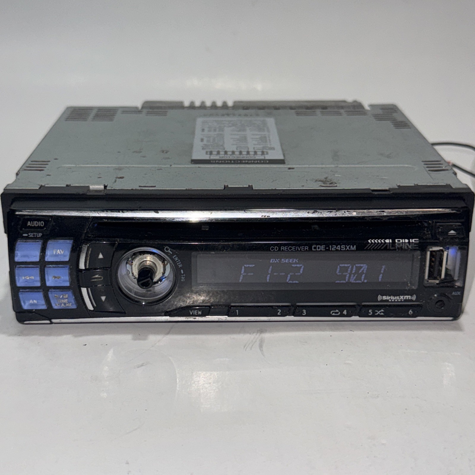 Alpine CDE-124SXM MP3/CD In Dash Receiver USB XM Pandora Radio Detachable Face
