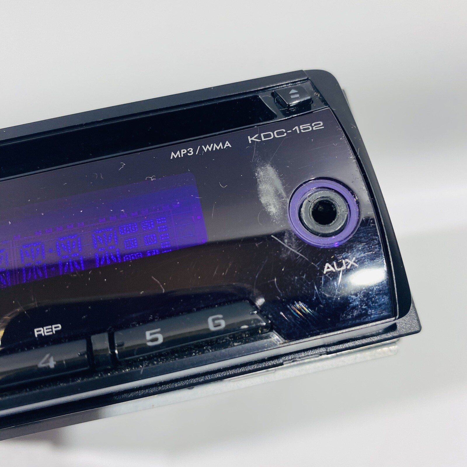 OLD SCHOOL Kenwood CD Player/MP3 Reciever In-Dash, Model KDC-152