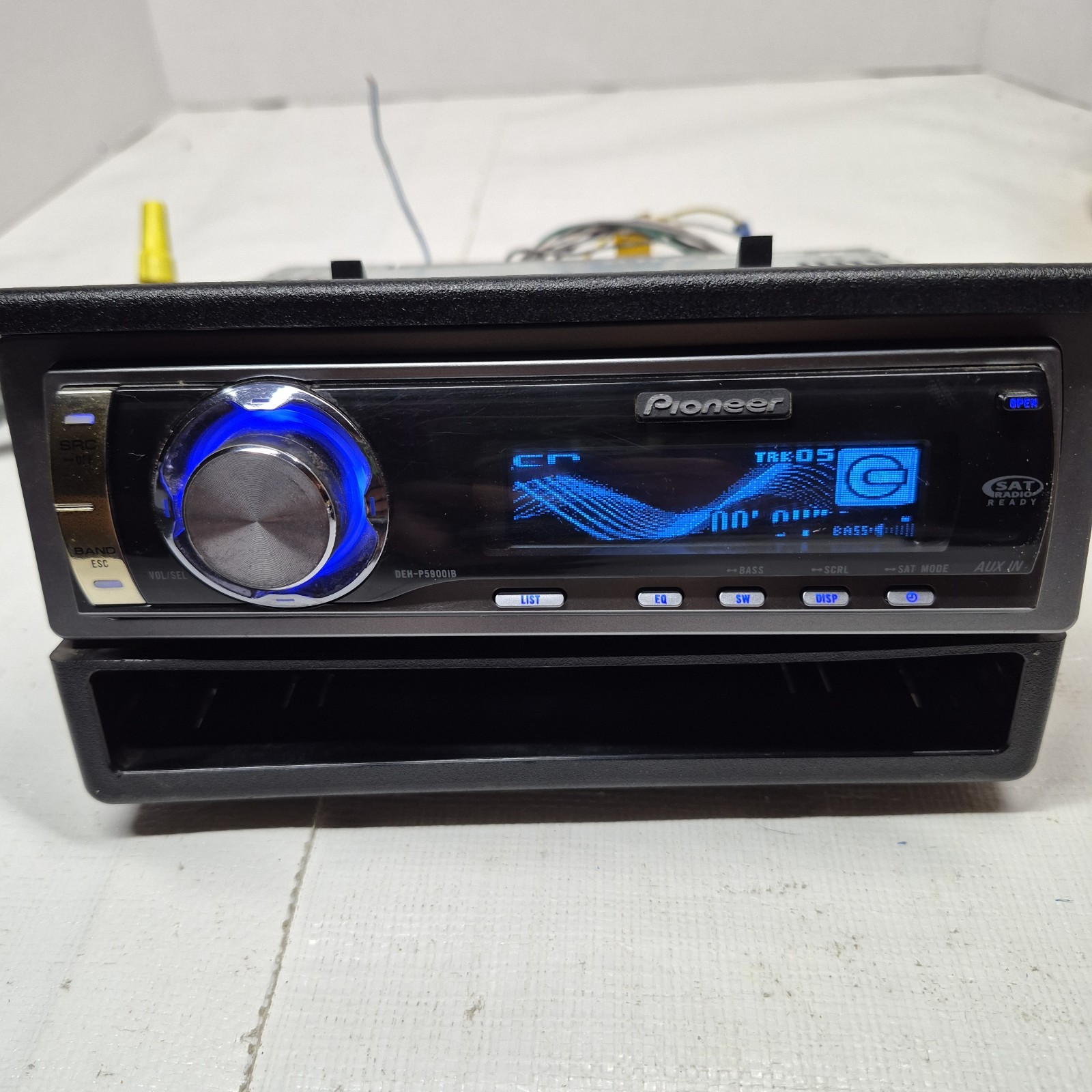 Vintage PIONEER DEH-P5900IB CD mp3 PLAYER 4V Preout REMOTE Control Blue Graphics