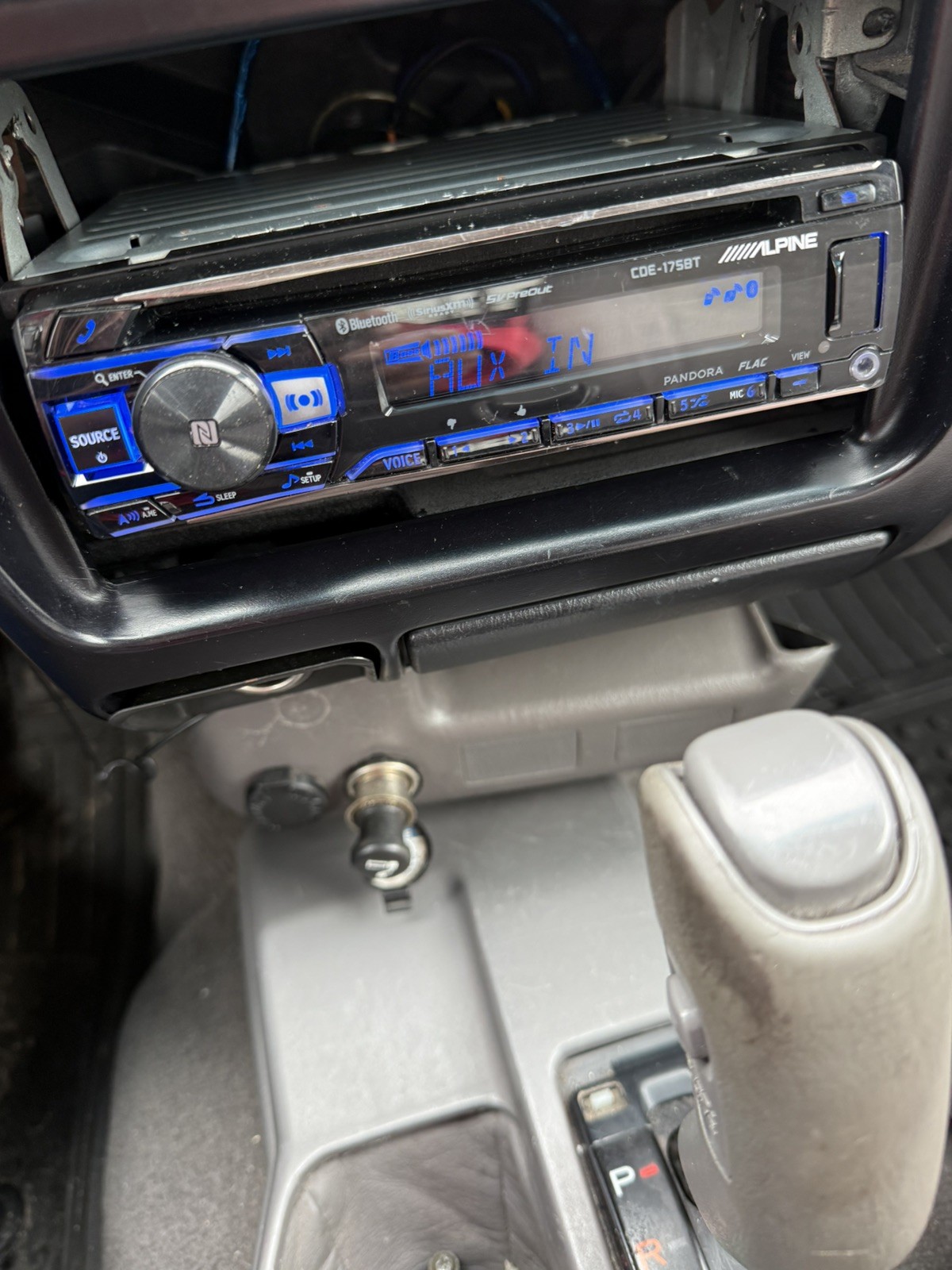 Alpine CDE-175BT USED