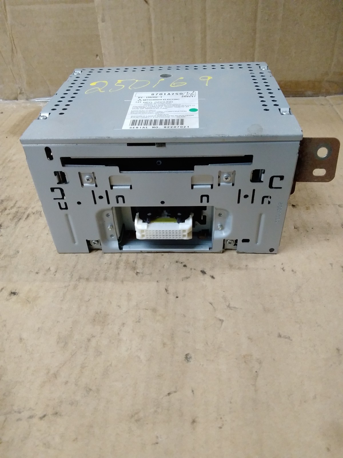 2008 Mitsubishi Endeavor AM FM CD Radio 2006 2007 2009 2010 2011 8701A250