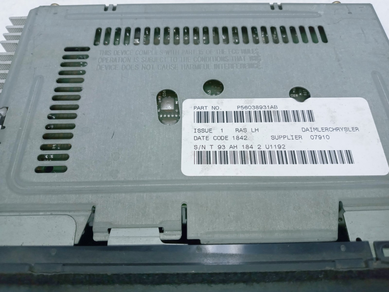 New-Take Out from Dealer AM FM Cassette 1998-02 Dodge Chrysler Jeep P56038931AB