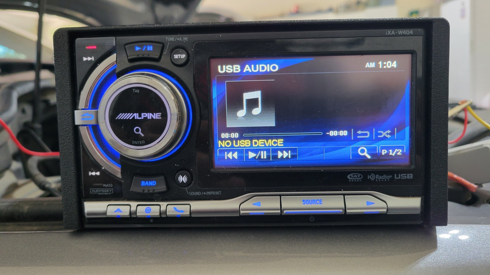 Alpine iXA-W404 Media Player/USB In Dash Receiver Works Great Double DIN