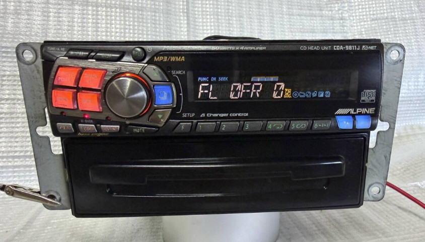 ALPINE CDA-9811J CD HEAD UNIT CD/CD-R/CD-RW MP3 WMA AM FM 1DIN 50W x4 DC12V