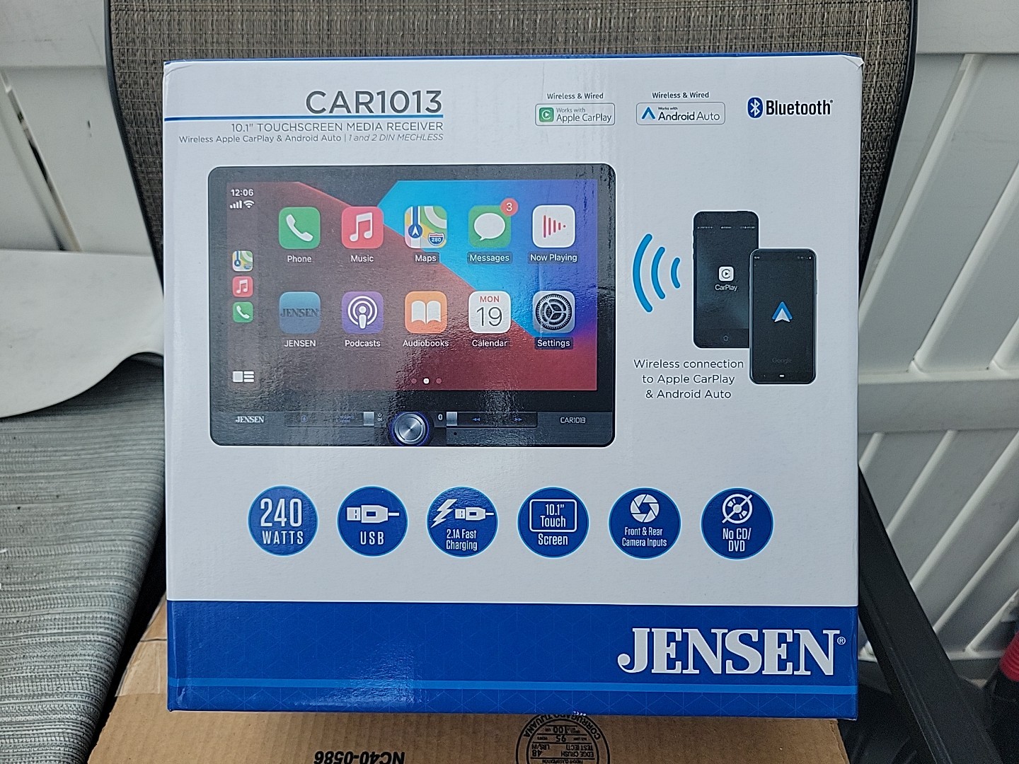 Jensen CAR1013 10″ Digital Multimedia Receiver, Apple CarPlay, Android Auto