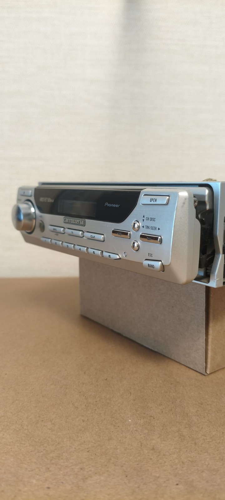 Pioneer Carrozzeria DEH-P717 1-DIN Car Audio Unit – For Parts/Restororation