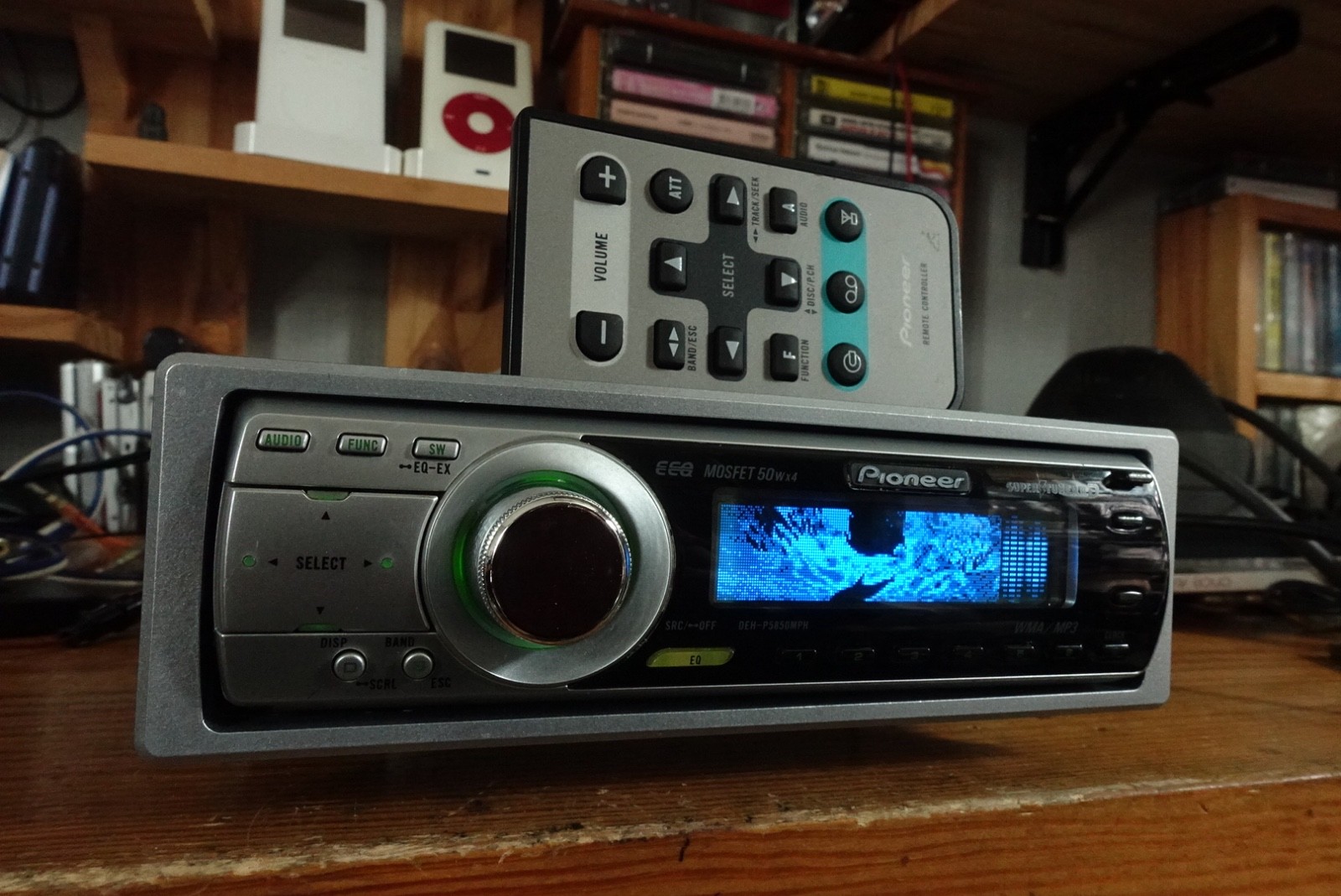 Pioneer DEH-P5850MPH. CD Player In Dash Receiver.Aux-Bluetooth. US Fm Tuner.