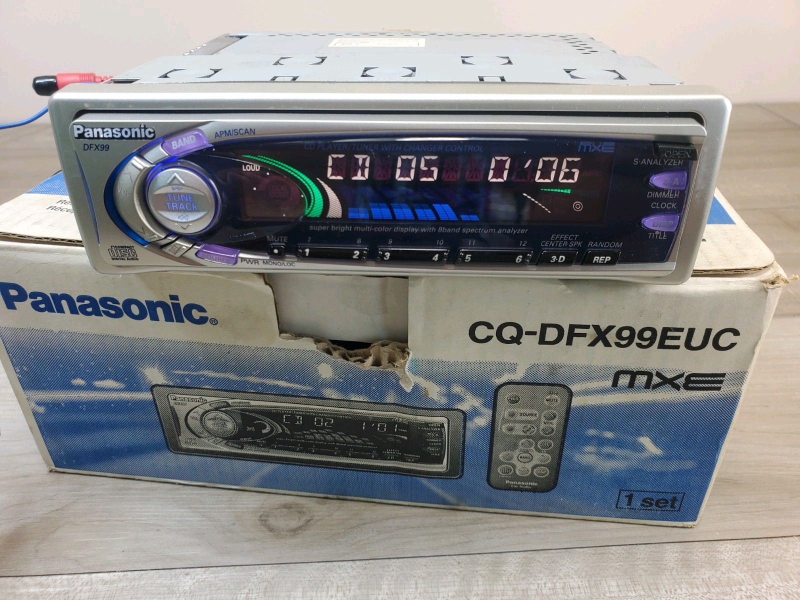 Panasonic CQ DFX-99EUC 5volts car cd player eq spectrum analyzer radio