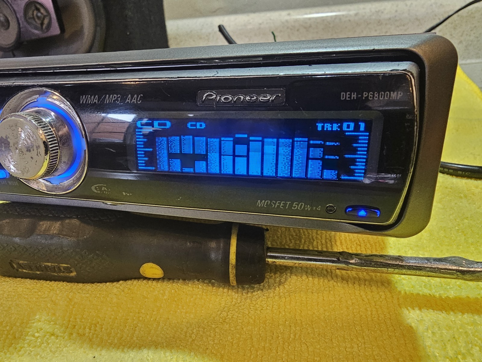 Pioneer Old School HU DEH-P6800mp Cd Receiver. Motorized Face Dolphins Display