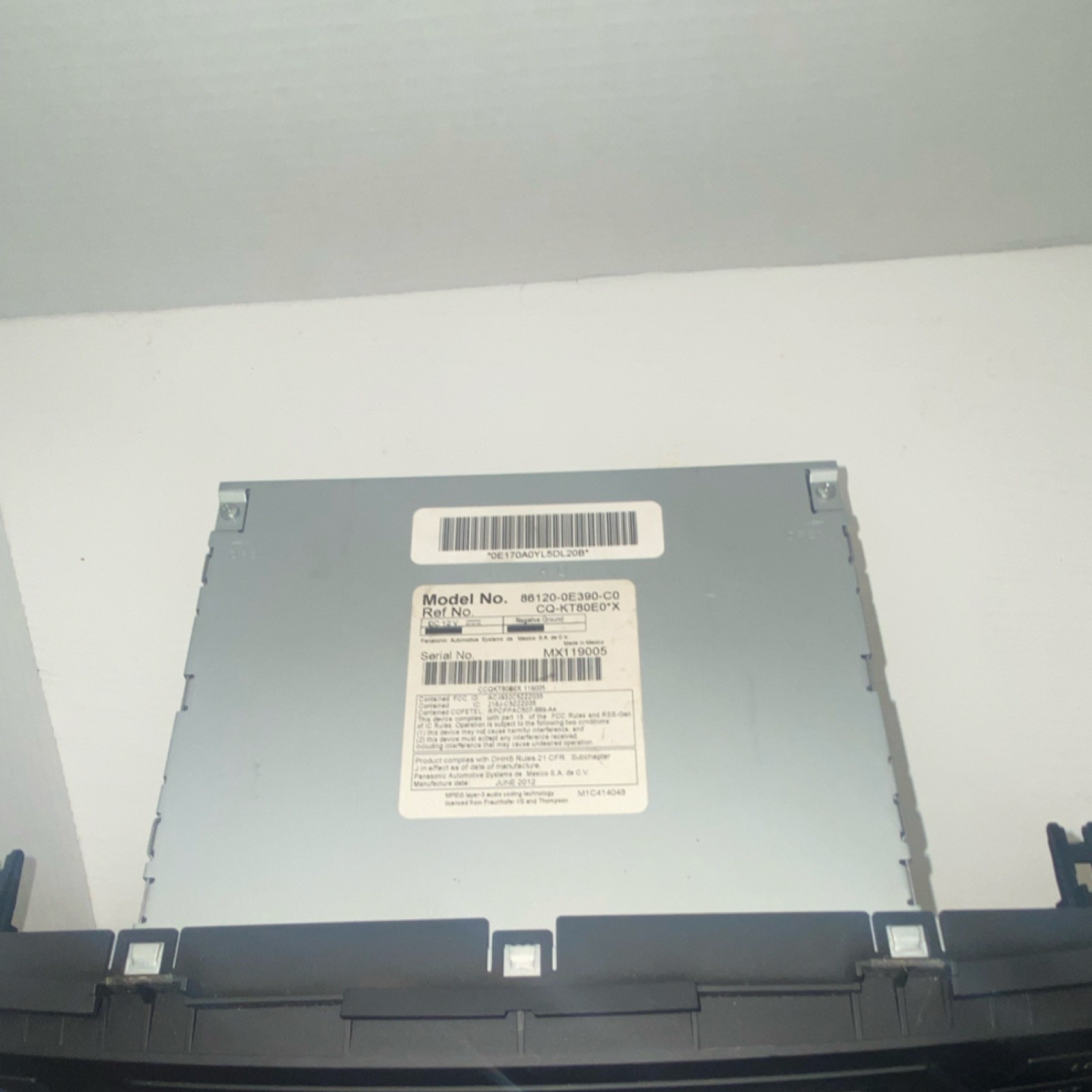 Toyota 86120-0E390-C0 2 DIN AM/FM CD MP3 AUX In-Dash Radio Head Unit untested