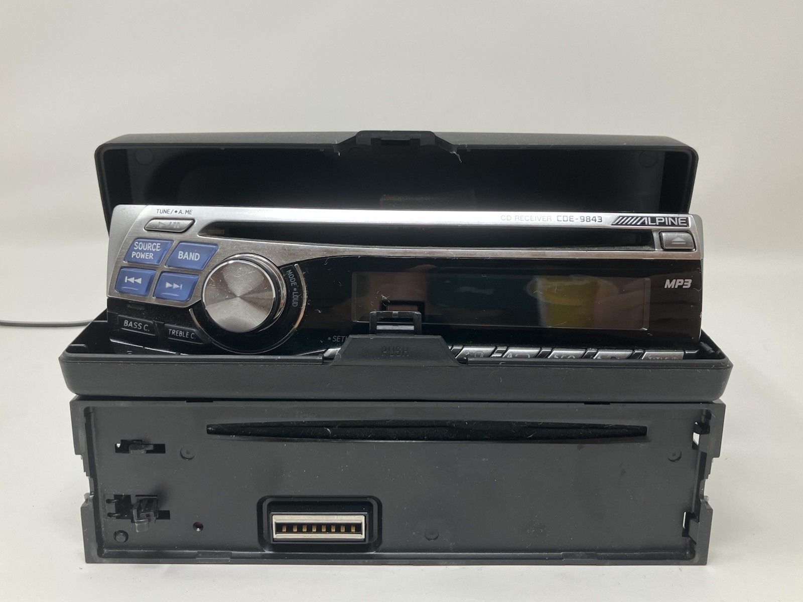 ALPINE CDE-9843 Detachable Face In Dash CD Player Car Radio MP3 Receiver