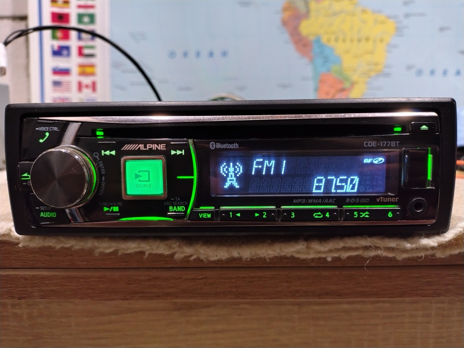 Alpine CDE-177BT Car Stereo CD Media Receiver Fully Working Great Shape