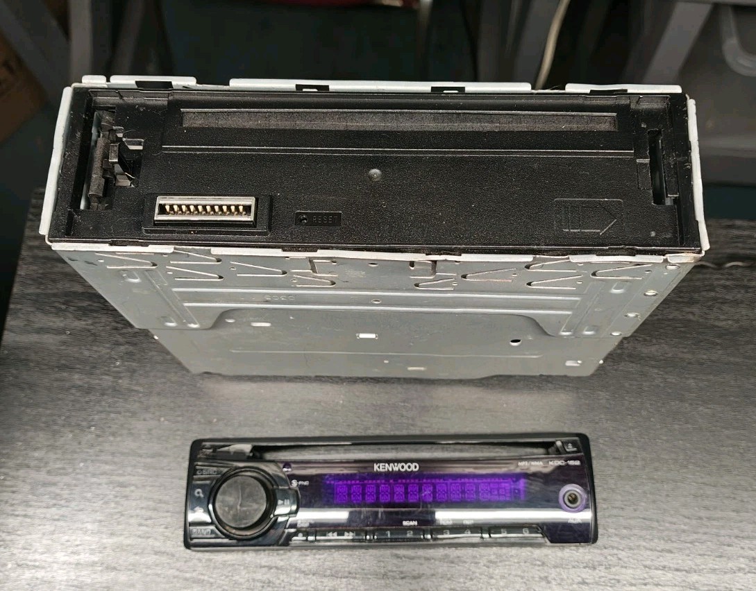 Kenwood KDC-152 CD MP3 Player 1 Din Receiver Aux In Detachable Face W/Harness