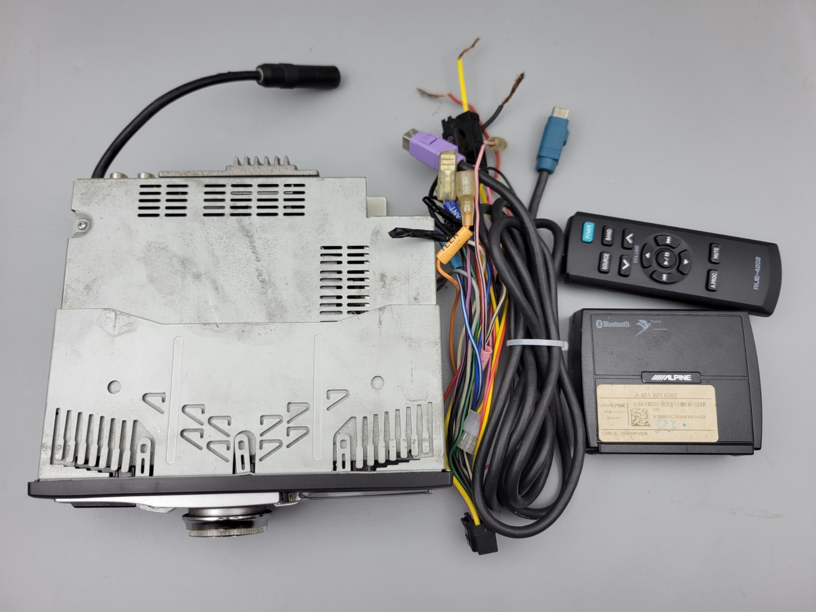 Alpine iDA-X305S Digital Media Car Audio Receiver + KCE-400BT