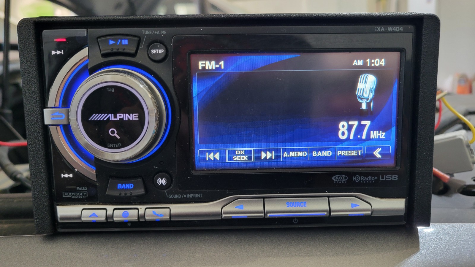 Alpine iXA-W404 Media Player/USB In Dash Receiver Works Great Double DIN