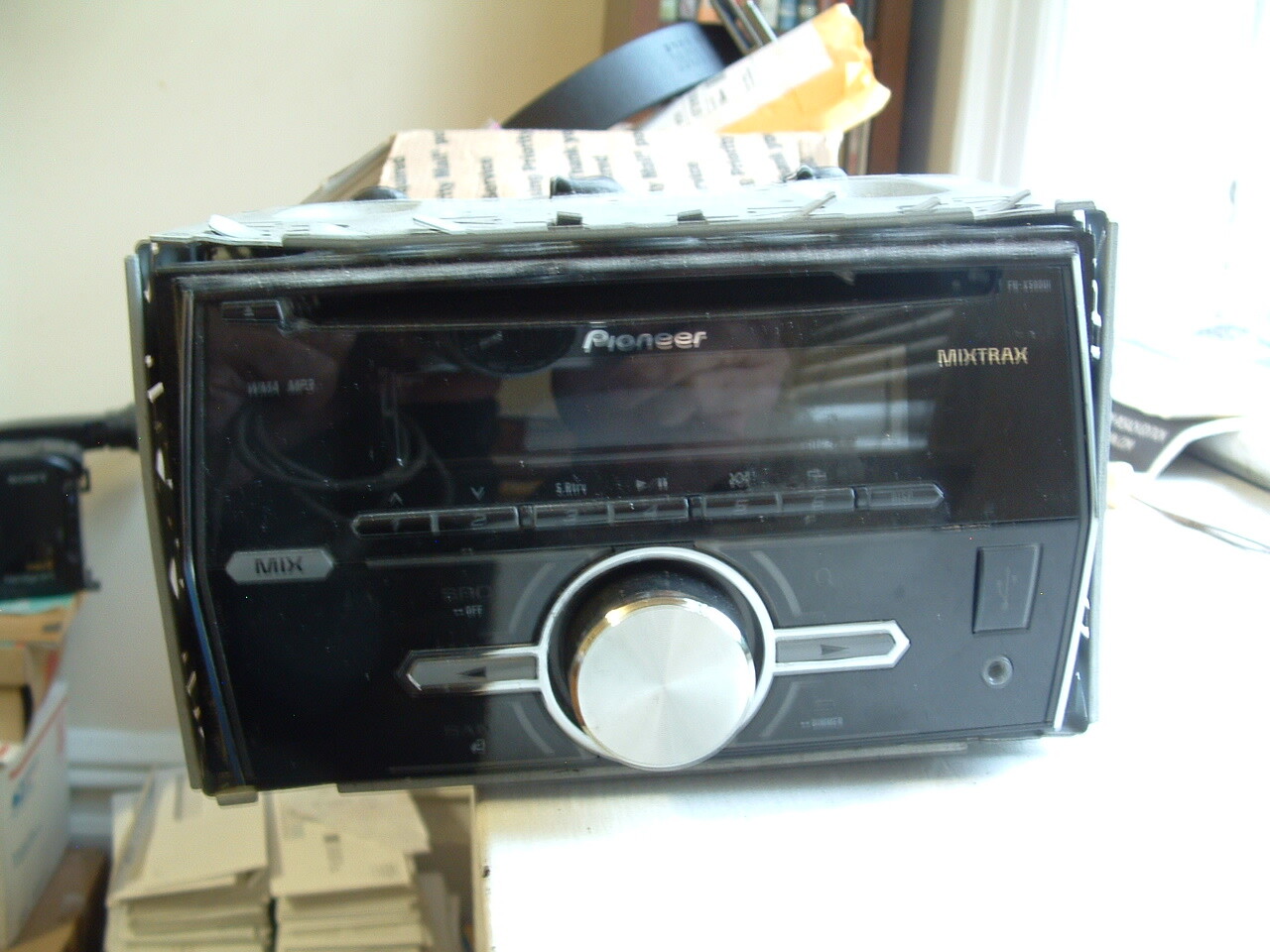 Pioneer FH-X500UI 2-DIN CD Receiver with MIXTRAX, USB Control for iPod iPhone