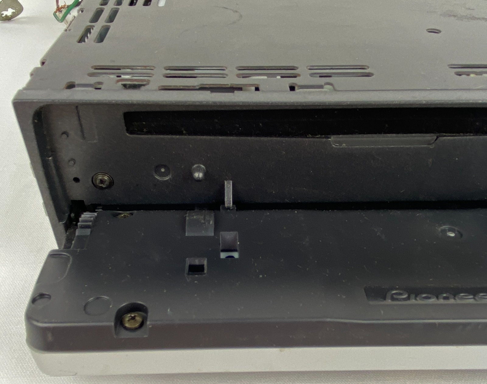 Pioneer Premier DEH-P560MP CD Car Radio *** PARTS ONLY *** B32