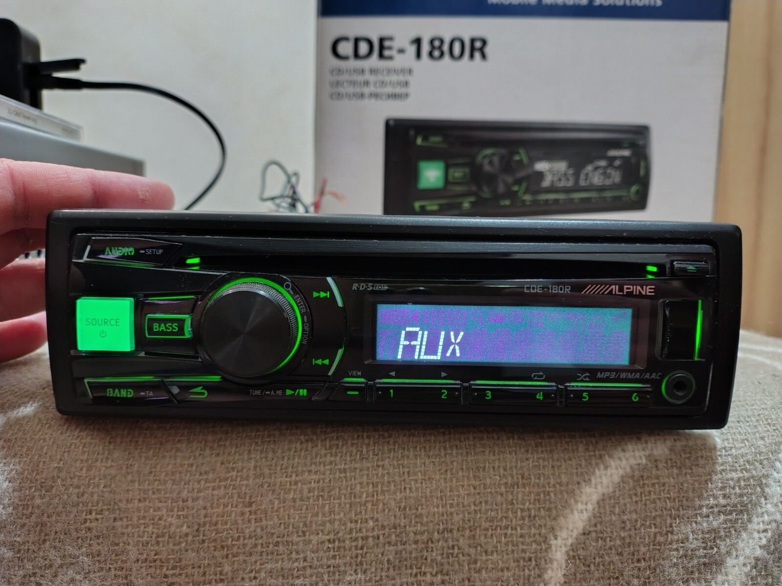 Alpine CDE-180R Car Stereo Mobile Media Receiver Fully Working Good Shape BOX