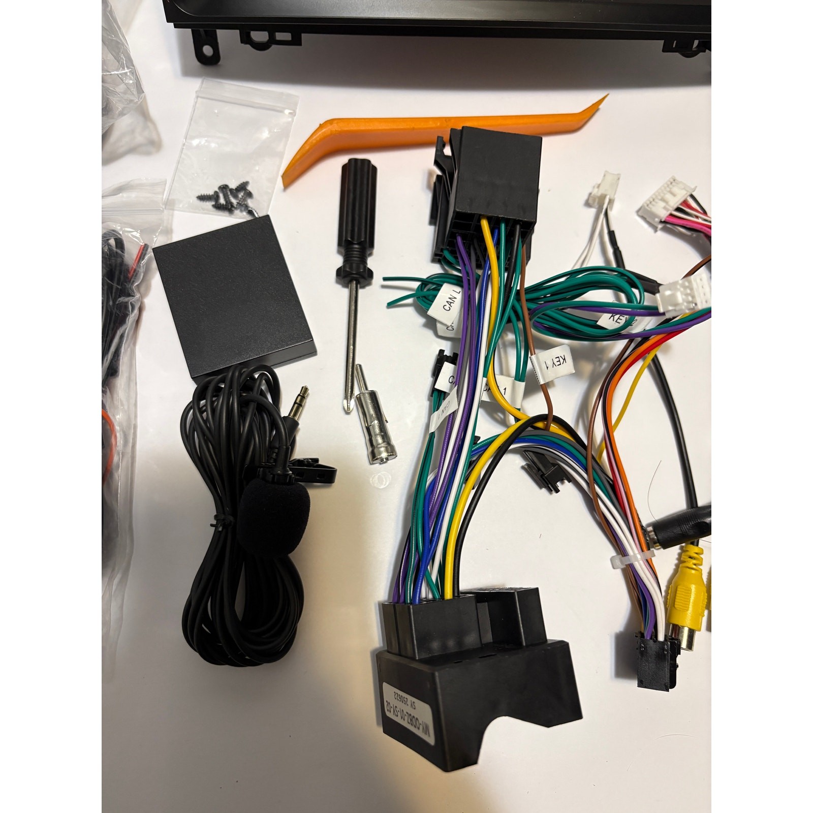 9″ Wireless CarPlay Android Auto Stereo – Mercedes Sprinter Vito – Open Box